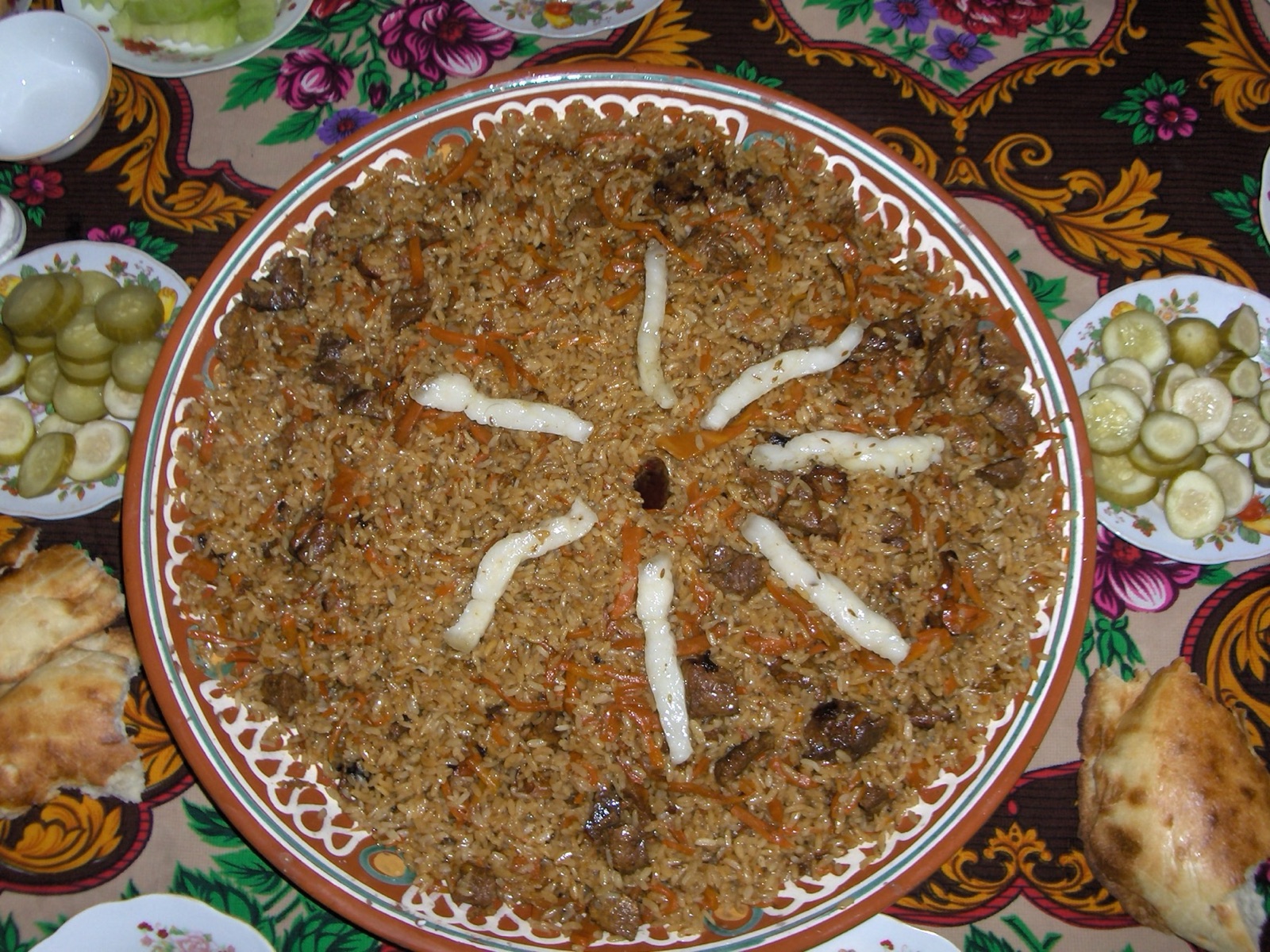 Праздничный плов на большом лягане